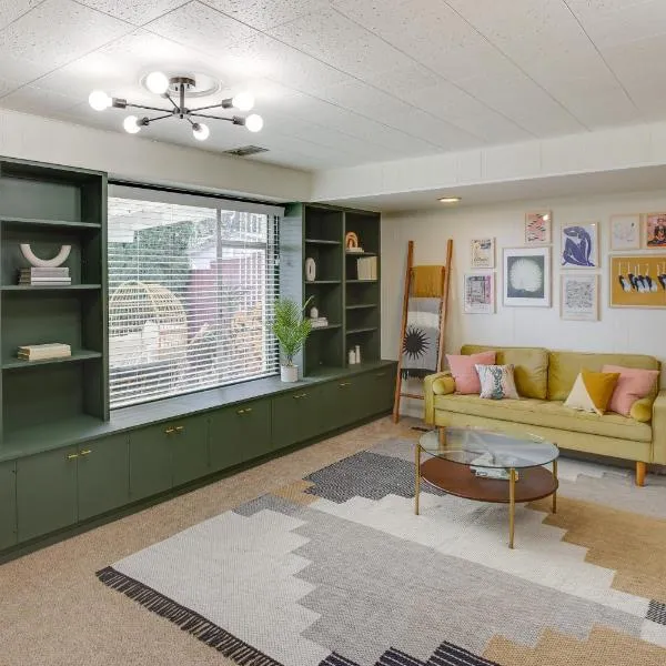 Updated Tacoma Home with Fire Pit!, hotel v destinaci Tacoma