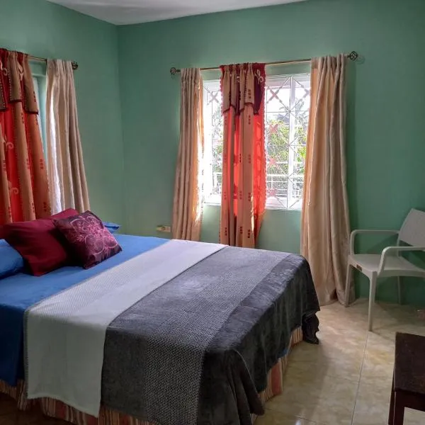 Sevelle Meadows 2 Extended Stay, hotel v destinaci Spanish Town