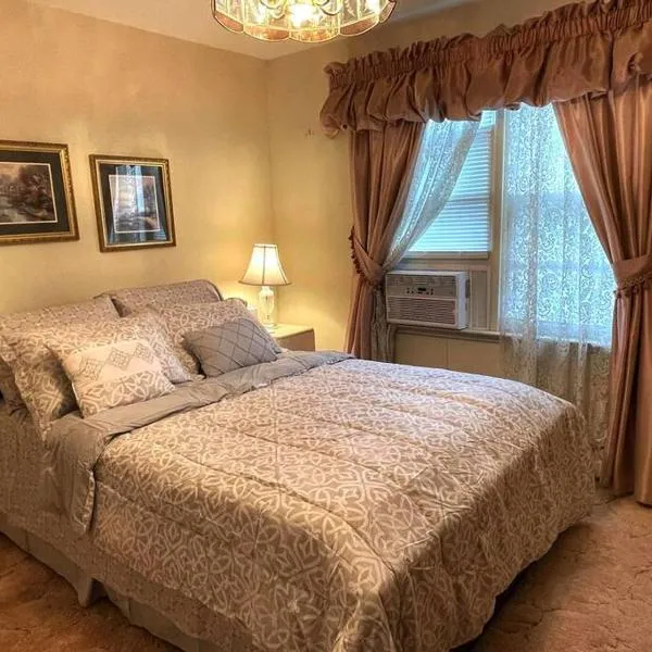 Entire Home in Buffalo - 6 Guests 3 Bedroom 1 Bath - Convenient Location - 25min to Niagara Falls, hotel v destinaci Buffalo