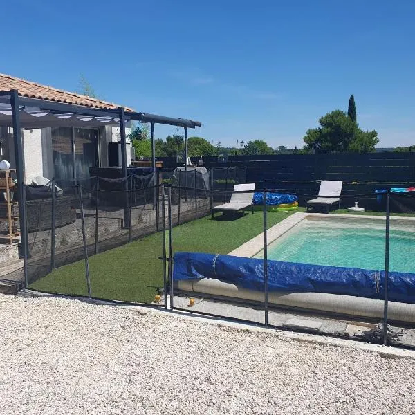 Très belle Villa avec piscine et jaccuzi, ξενοδοχείο σε Liouc