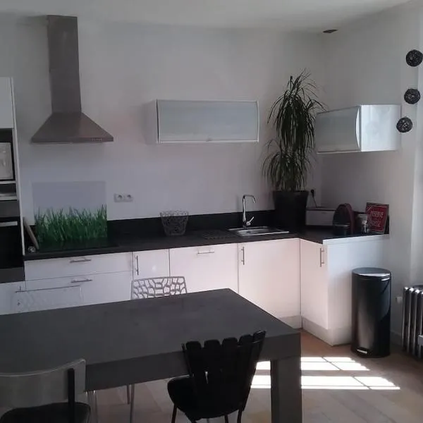 Maison avec jardin- Cholet - 20 mn du puy du fou, hotel a Cholet