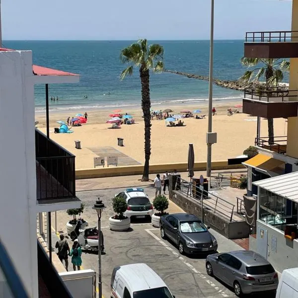 Vistas al mar a 10 metros de la Playa de Regla PARKING GRATIS, hotel em Chipiona