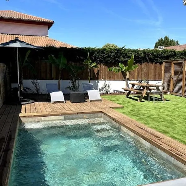 Logement avec piscine privée chauffée, hotel v destinácii Biarritz