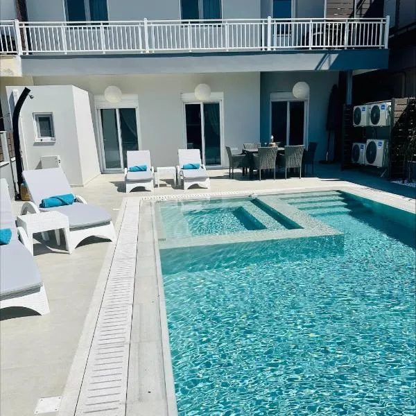 Flev's Luxury House with pool, hotel v destinaci Kremasti