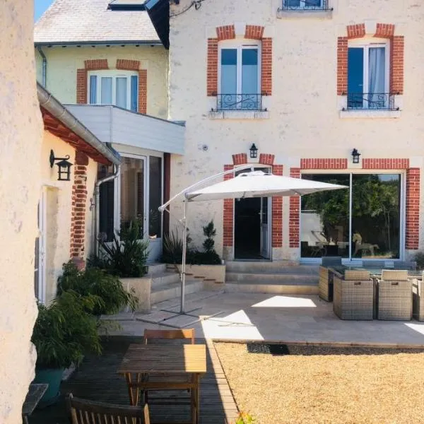 Belle demeure de 1820, classée, à 5 mn de Blois, 10 mn de Chambord: Vineuil şehrinde bir otel