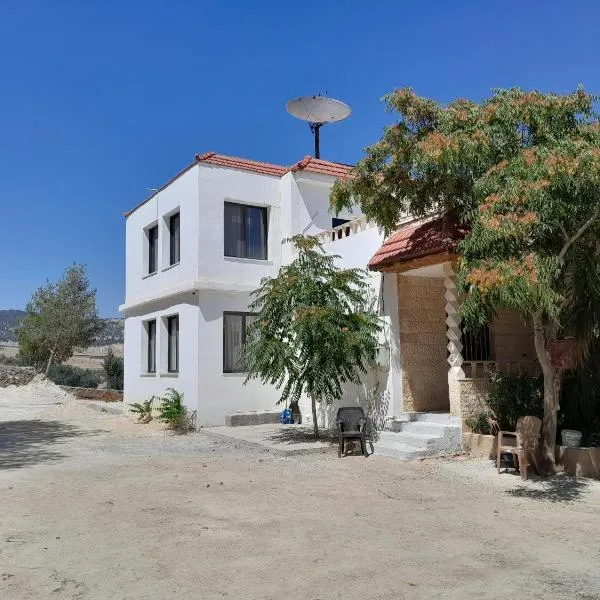 بوابة جرش الرومانيه الشماليه, hotel v destinaci Džaraš