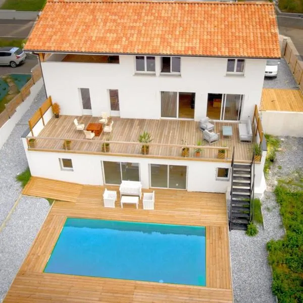 Maison au calme avec piscine – hotel w mieście Rivière-Saas-et-Gourby