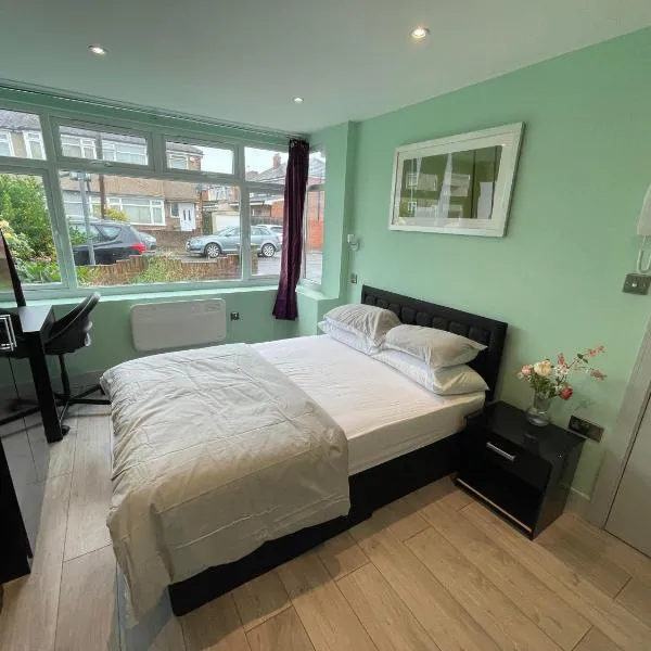 Letzi Ensuite, 15 Min to Heathrow, Fast WiFi, khách sạn ở Hayes