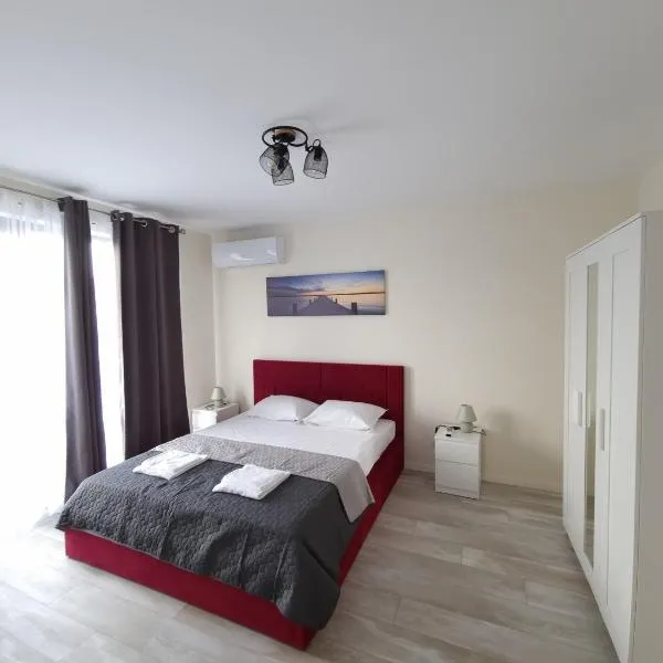 Апартаменти Жилищна сграда Орех, hotel in Varna City