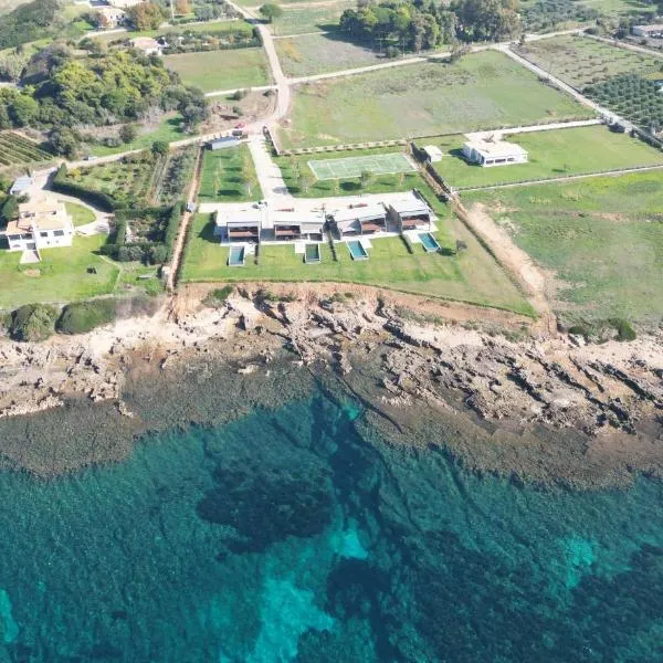 Real Life Homes luxurious seafront villas each with their own private pools, hotel v mestu Korakokhórion