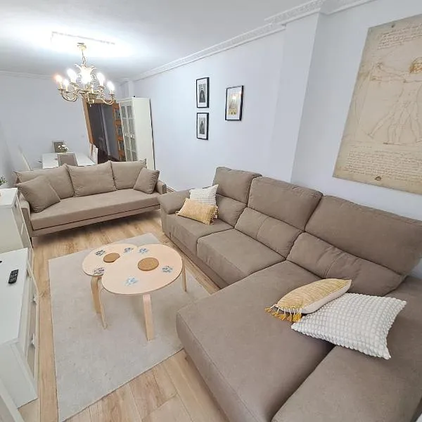 Apartamento de 120m2 al lado de Cabarceno, hotel en Sarón