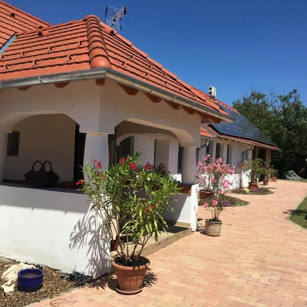 Kondás ház, hotel Döröskén