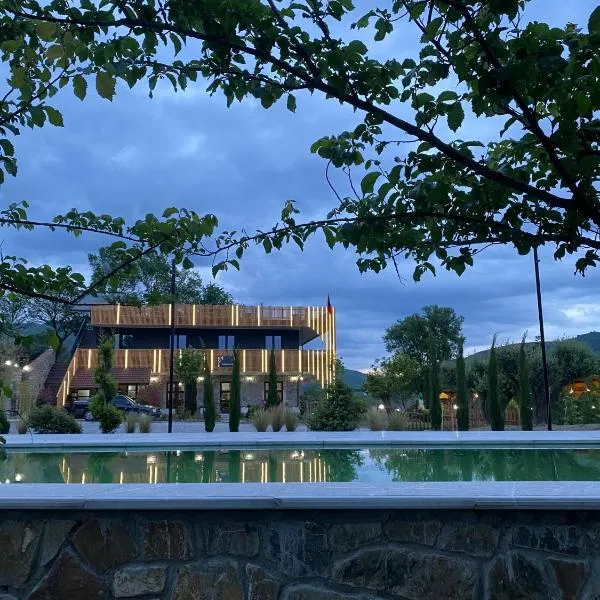 Hotel Restaurant Natyra e Qetë โรงแรมในเลเจอ