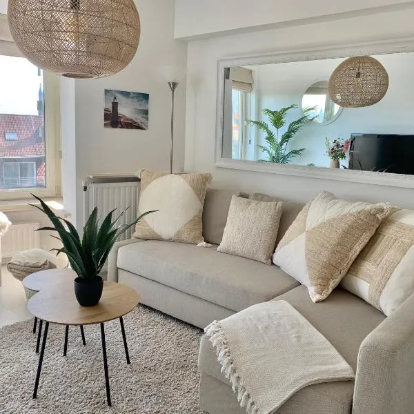 BEACH apartment met directe toegang tot het STRAND !, hotel v destinaci Knokke-Heist