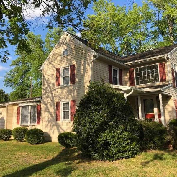 Peaceful 3BR Home Near SU, Sports Fields, Civic Center, Zoo & Ocean City, Hotel in Salisbury