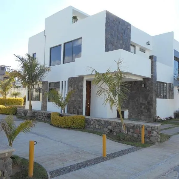 Hermosa Casa en Orilla del lago -Zona de villedos-, hotell i San Pedro Tesistán