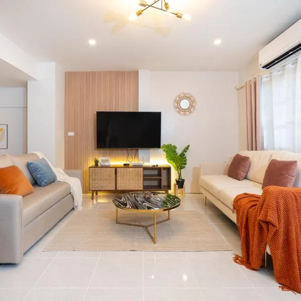 Bangla house with 4 houses Pick house before BOOK, hôtel à Patong Beach