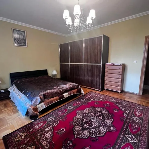 Spacious rooms in peaceful Jelgava area, hotel in Jelgava