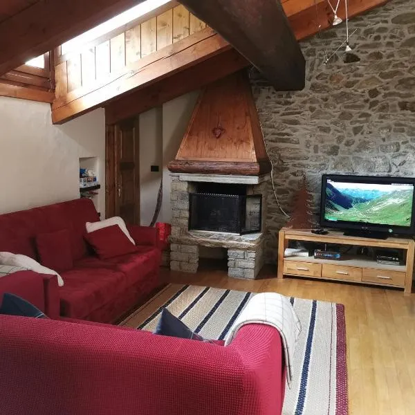 Affascinante appartamento ai piedi dell'ovovia, hotel in Courmayeur