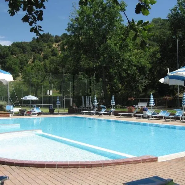 12 Amiata Mountain Charm Pool, Fast Wi-Fi, Free Parking, ξενοδοχείο σε Castel del Piano