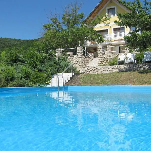 Villa Sümeg, hotel in Csabrendek