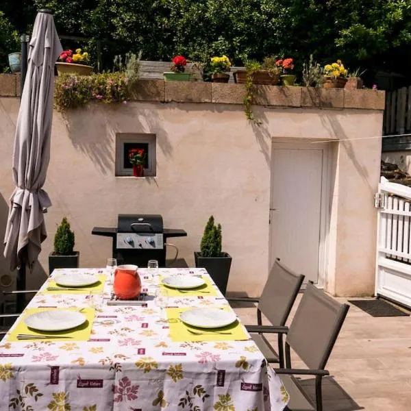 Villa située entre mer et forêt, hotel in Grand-Village-Plage