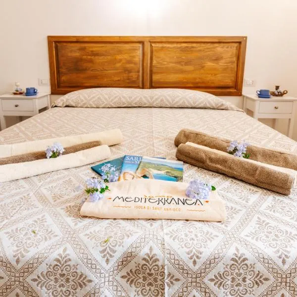 Domo Mediterranea Affittacamere-Guest House, hotel v destinácii SantʼAntìoco