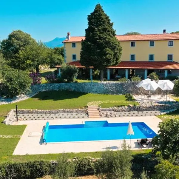 Villa Calussovo, hotell i Martinski