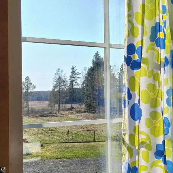 Maalaistalon päätyhuoneisto Merikarvialla, hotel di Tuorila