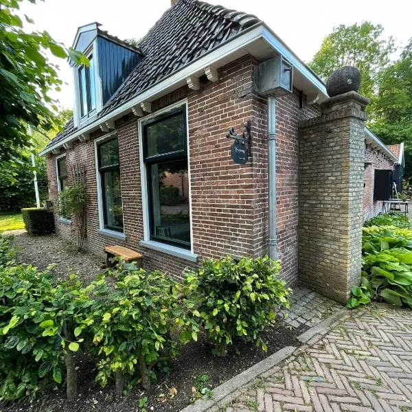 Bed and Breakfast Stinzenflora: Oude Bildtzijl şehrinde bir otel