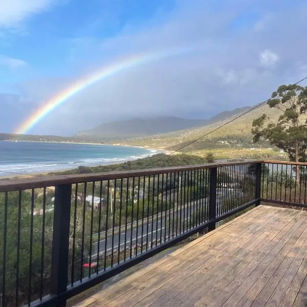 Elevated 3BR, ocean views, pool table, Pirates Bay, hotell i Eaglehawk Neck