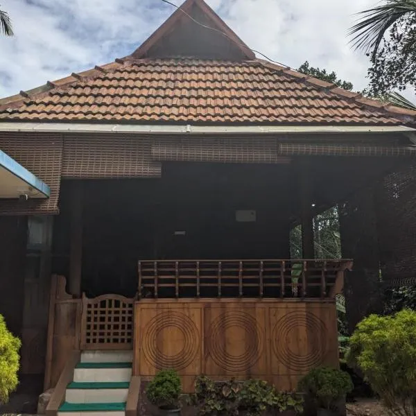 K V Wooden Homestay, hotel v destinaci Varkala
