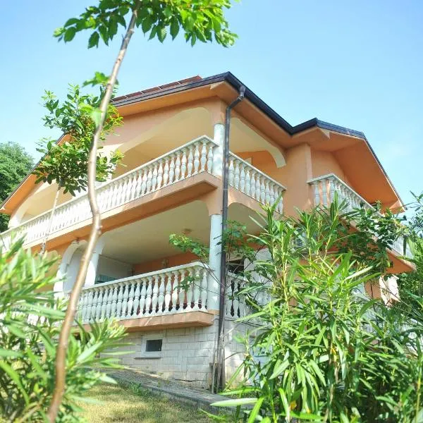 Apartments Viktorija, hotel v destinaci Omišalj