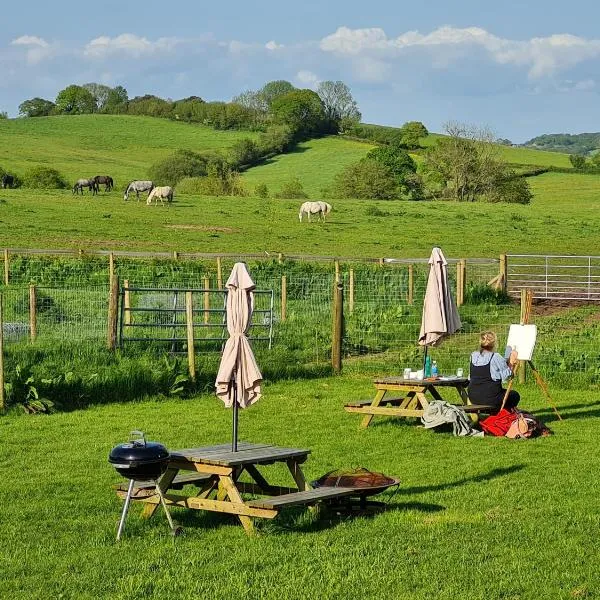 Knapp Farm Glamping Lodge 2, hotel in Mosterton