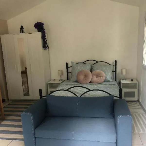 Un Studio dans un endroit tranquille – hotel w mieście Roquefort-les-Pins
