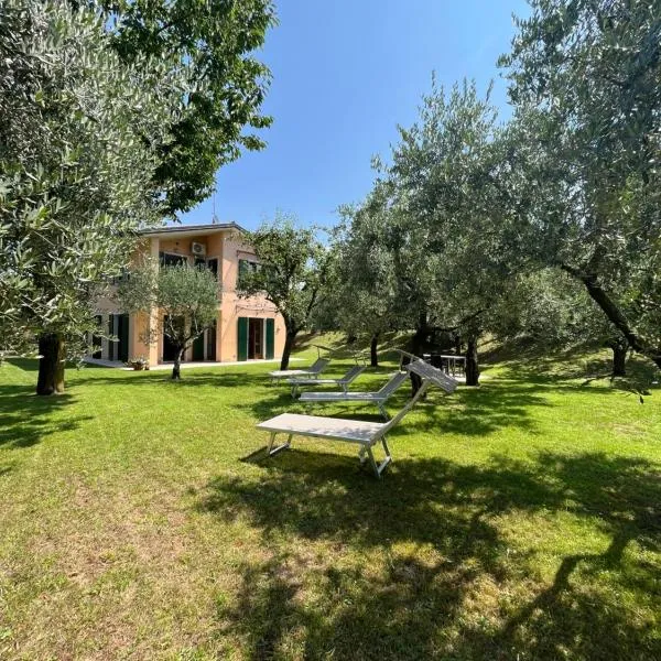 Casa Alessandra, hotel v destinaci Torri del Benaco