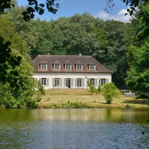 La Genêtière - Grande maison avec étang en Sologne, hotel i Méry-ès-Bois