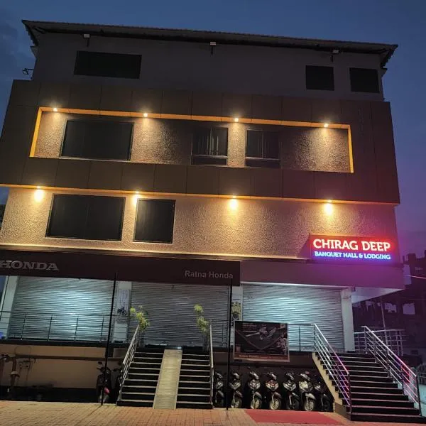 CHIRAGDEEP BANQUET HALL AND LODGING: Lataguri şehrinde bir otel