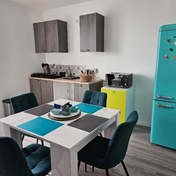 Appartement 4 personnes vue mer à Santec au pied de la plage du Dossen, מלון בSantec