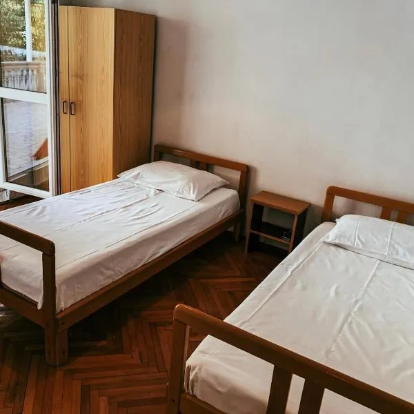 Peaceful, Cosy Tivat Guesthouse, hotel in Tivat
