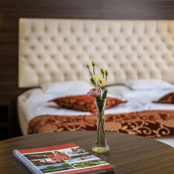 Erdőspuszta Club Hotel Fenyves, ξενοδοχείο στο Ντέμπρετσεν
