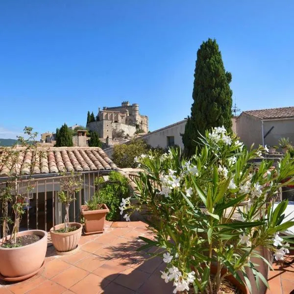 Terrasses du château, hotel v destinaci Le Barroux