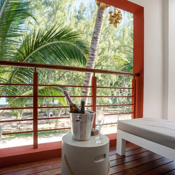 Blue Coral Beachfront Penthouse, hotel v destinaci Flic-en-Flac
