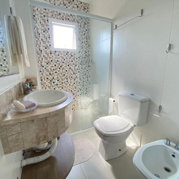 451 - Lindo Apartamento de 3 dormitórios na praia de Bombas - Foto 3