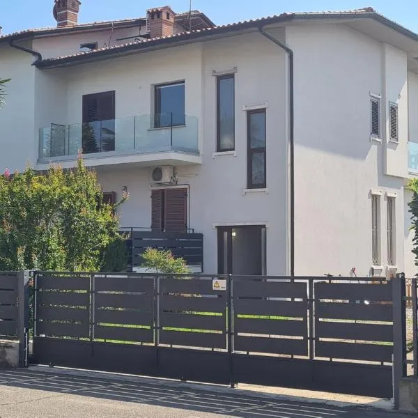 Snorky apartments, hotel v destinaci Azzano San Paolo