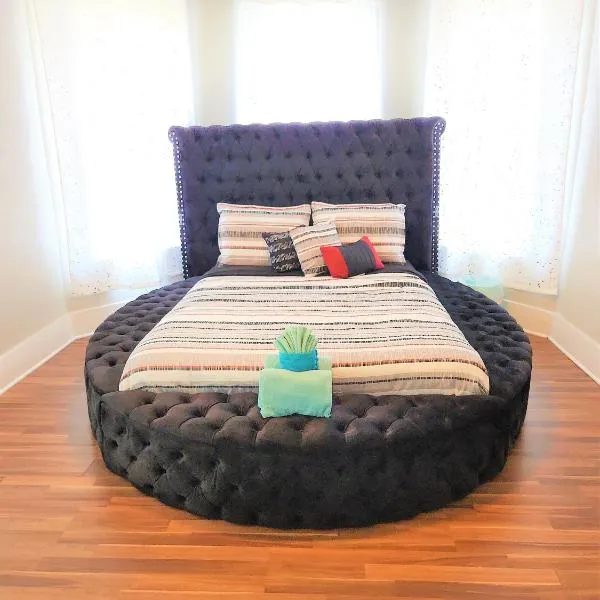 CasaAzul-2605A-Couples Retreat By Beach & Pleasure Pier 1 block away- 2BED 2Bath- 7 Minutes to Cruise Terminal, hotel v destinaci Galveston