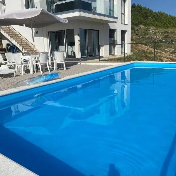 APARTMAN U PRIZEMLJU S 2 SOBE, hotel v destinácii Stanići