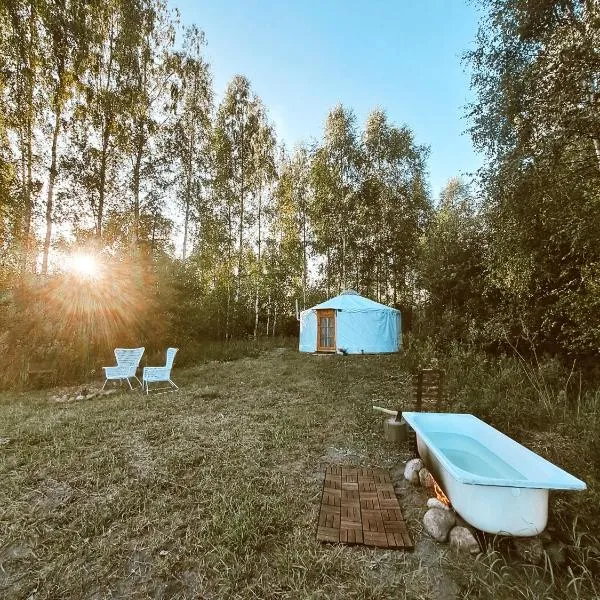 Glamping Yurt Purvs at Kleja Quiet Camping, готель у місті Bīriņi