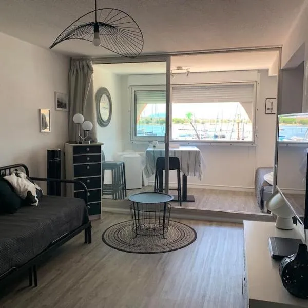 Appartement avec vue sur le port, hotel in Port Leucate
