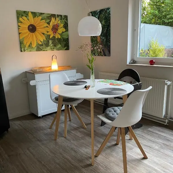 HUUS UTSPANN FeWo mit Terrasse - 23 km vor Hamburg -, hotel in Seevetal